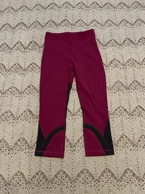 Lululemon Throwback Inspire High-Rise Crop 21" Magenta Size 6 Workout Leggings